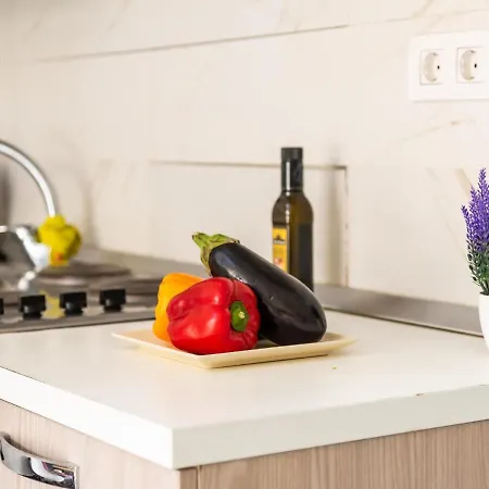 Apartment 1a Sofia Close Services Sea, Wifi! *